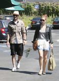 th_71906_Preppie_-_Jessica_Biel_shopping_at_Whole_Foods_in_Brentwood_-_July_4_2009_9485_122_451lo.jpg