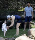 th_73941_Katie_Holmes3_Tom_Cruise_and_Suri_in_Angra_Dos_Reis_CU_ISA_31_122_619lo.jpg