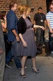 http://img120.imagevenue.com/loc686/th_37984_Gillian_Anderson_arrives_at_the_Late_Show_With_David_Letterman-03_122_686lo.jpg