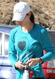 th_15752_Preppie_-_Jessica_Biel_takes_her_pup_to_Runyon_Canyon_Park_-_July_16_2009_780_122_95lo.jpg