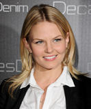 http://img120.imagevenue.com/loc129/th_34552_Jennifer_Morrison_Decades_Of_Denim_Party_046_122_129lo.jpg